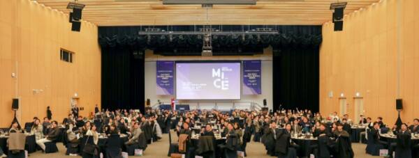 최근 인천 연수구 송도컨벤시아에서 열린 ‘2025 인천 마이스 데이’ 행사를 마치고 참석자들이 기념촬영을 하고 있다. 인천시 제공