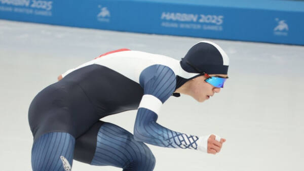 8일 네덜란드에서 열린 2025-2026 국제빙상연맹(ISU) 스피드스케이팅 월드컵 3차 대회 남자 매스스타트서 정재원(의정부시청)이 준우승을 차지했다. 연합뉴스