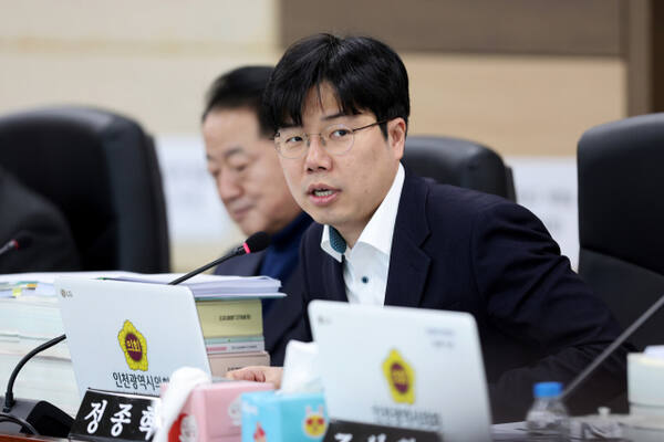 정종혁 인천시의원(더불어민주당·서구3)이 8일 인천시의회 예산결산특별위원회에서 열린 ‘2025년도 인천시 일반 및 특별회계 세입·세출 제3회 추가경정예산(안)’ 심의에서 발언하고 있다. 인천시의회 제공