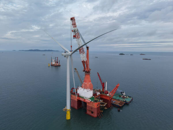 한산 1호 해상풍력발전기 설치공사 모습. 명운산업개발