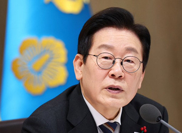 李대통령, 전 부처 업무보고 첫 전면 생중계...국정 운영 투명성 강화 선... - 뉴스 썸네일 이미지