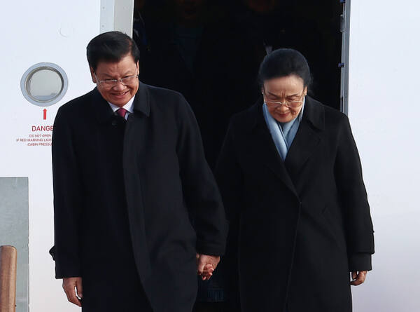 통룬 시술릿 라오스 국가주석 내외가 14일 이재명 대통령 초청으로 서울공항을 통해 공식 방한하고 있다. 연합뉴스