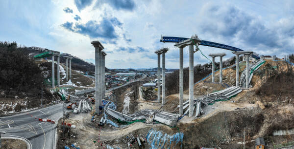 윤원규 기자의 '처참한 서울세종고속도로 안성~용인 구간 교량 붕괴현장;