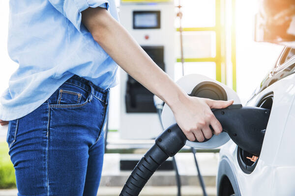 전기차 충전 모르고 '호갱' 될라...회원가보다 최대 2배 비싸 - 뉴스 썸네일 이미지