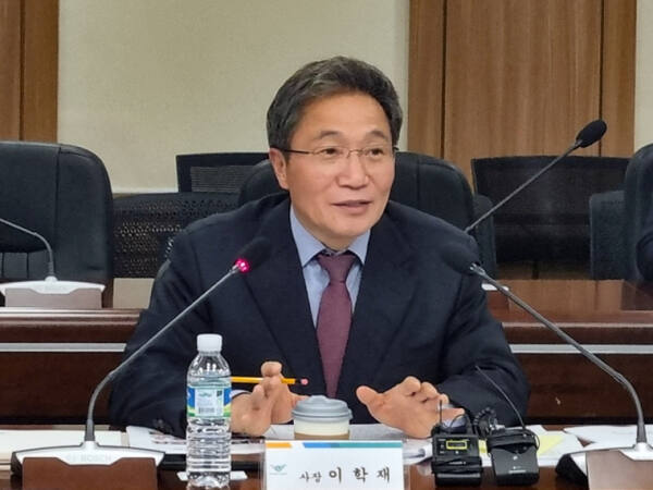 이학재 인천국제공항공사 사장이 지난 16일 인천국제공항공사 회의실에서 열린 기자간담회에서 발언하고 있다. 인천국제공항공사 제공