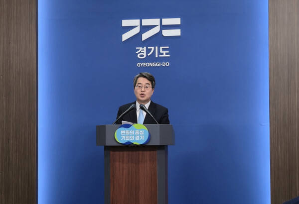 14일 김동연 경기도지사가 경기도청 브리핑룸에서 기자회견을 열고 ‘서울시 시내버스 파업에 따른 경기도 비상수송대책’을 발표하고 있다. 이진기