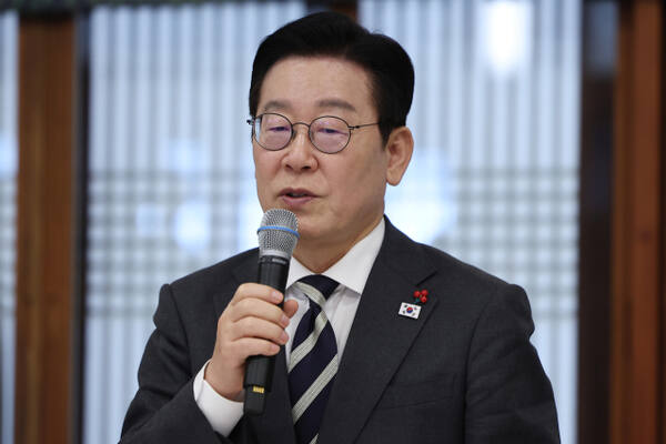 이재명 대통령이 16일 청와대 상춘재에서 열린 정당 지도부 초청 오찬에서 발언하고 있다. 연합뉴스