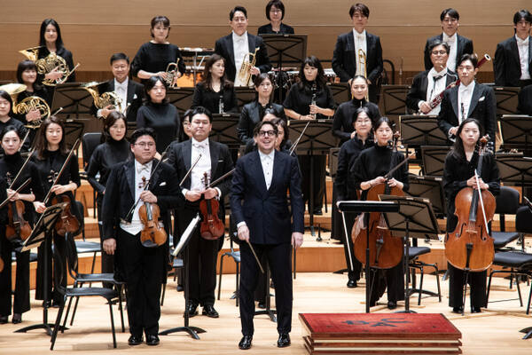 16일 부천필 신년음악회에서 지휘자 아드리앙 페뤼숑. 부천시립예술단 제공