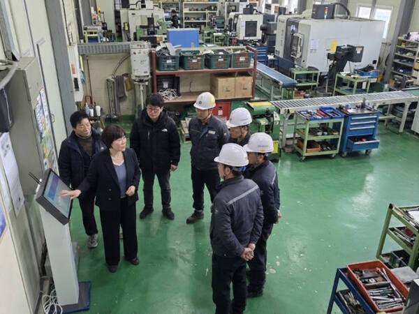 '데이터 읽는 공장'이 경쟁력...박선희 ㈜리더스알앤디 대표의 스마트... - 뉴스 썸네일 이미지