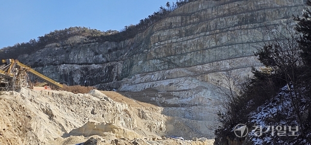 세종~포천고속도로 흉물 우려...포천 군내면 채석장 행정심판 '긴장' - 뉴스 썸네일 이미지