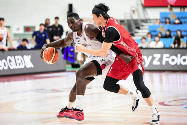 정관장은 1일 울산 동천체육관에서 열린 ‘2025-2026 LG전자 프로농구’ 5라운드 현대모비스전에서 드리블을 시도하고 있다. KBL 제공