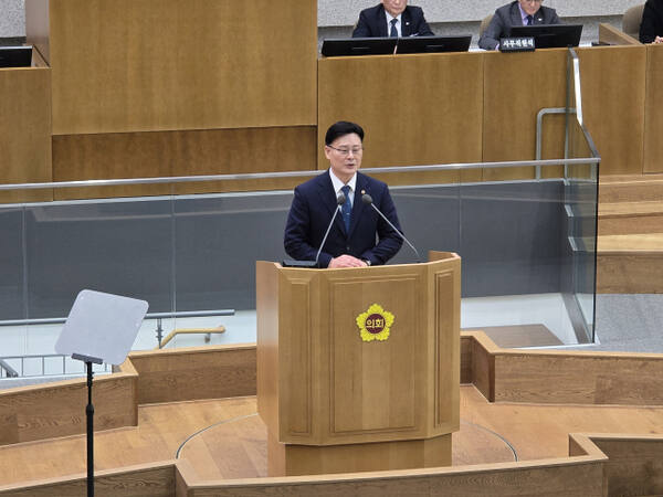 최종현 경기도의회 더불어민주당 대표의원이 3일 오전 제388회 임시회 1차 본회의에서 교섭단체 대표의원 연설을 하고 있다. 김경희기자