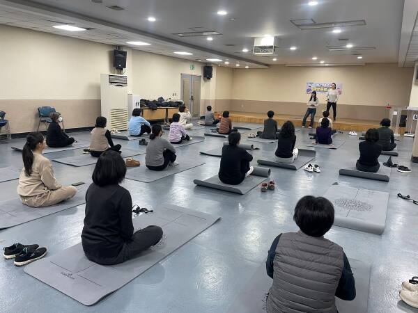 시민들이 갱년기 비만관리 프로그램에 참여하고 있다. 부천시 제공