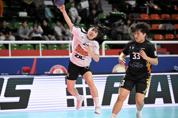 초반부터 승부 끝났다...SK슈글즈, 인천시청 37-24 완파 - 뉴스 썸네일 이미지