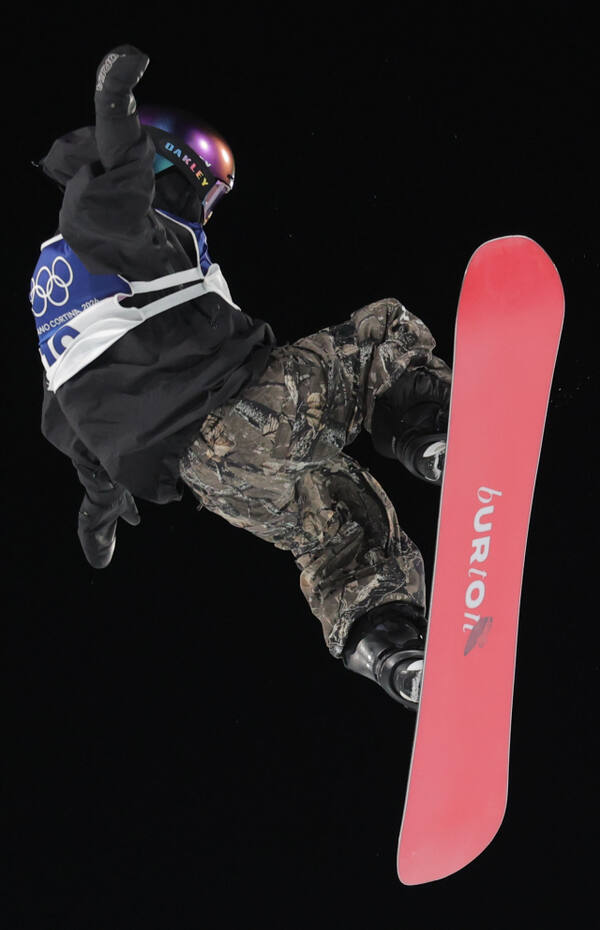 한국 스노보드 대표팀의 유승은(용인 성복고)이 10일(한국시간) 이탈리아 리비뇨 스노파크에서 열린 2026 밀라노·코르티나담페초 동계올림픽 스노보드 여자 빅에어 결선에서 묘기를 펼치고 있다. 연합뉴스