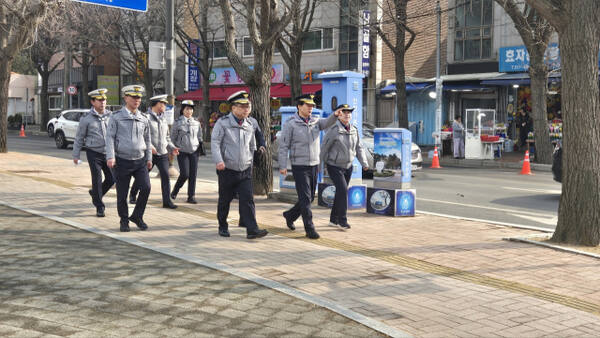 12일 한창훈 인천경찰청장이 설 명절을 앞두고 인천 부평구 가족공원을 찾아 현장대응 태세를 점검하고 있다. 인천경찰청 제공