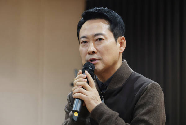 장동혁 국민의힘 대표가 13일 서울 중구 중림종합사회복지관에서 열린 약자와의 동행위원회 설맞이 봉사활동에서 인사말을 하고 있다. 연합뉴스