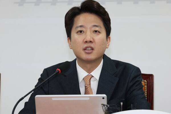 이준석이 부정선거 음모론 믿는 틀딱들 보수의 암세포라며 패버렸노