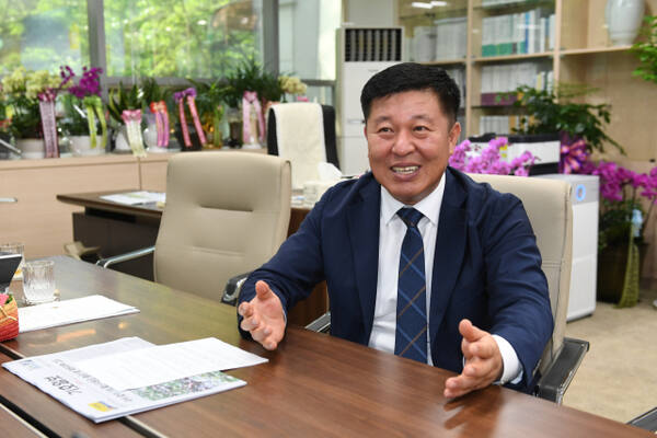 더불어민주당 정덕영 양주시장 예비후보가 과천 경마공원 유치를 위해 정부를 직접 설득하겠다고 밝히고 있다. 양주시의회 제공