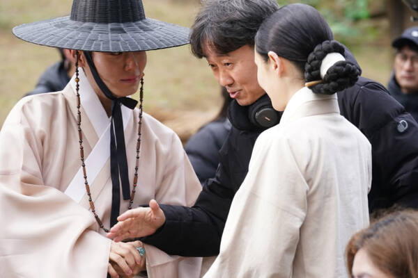 왼쪽부터 배우 박지훈, 장항준 감독, 배우 전미도. 쇼박스 인스타그램 캡처