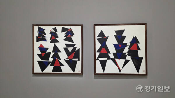 김윤신 작가의 ‘지향적 염원’ 시리즈. 1970년대 초 김윤신은 조각과 함께 역동적인 도형의 기하학적 추상회화를 적극 시도했다. 이나경기자
