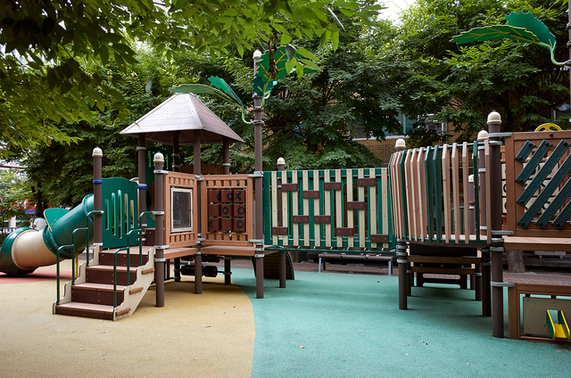 놀이터에서 놀던 초등생이 탄두에 다쳤다는데 이게 뭔 일이냐?