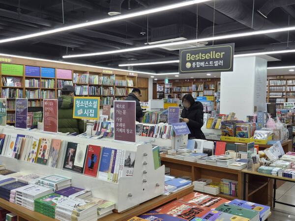 "고전에 웬 신조어가?"…AI가 망쳐놓은 문학, 독자들 '분통'