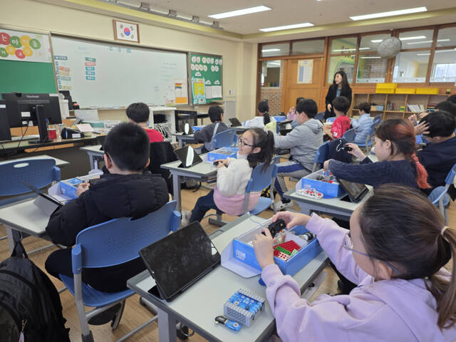 “내가 직접 만드는 로봇”… 김포교육지원청, 공유학교 ‘미래 로봇 연구소, 네오쏘코 LAB’ 운영