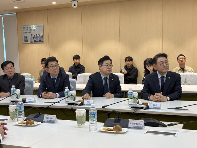 박찬대 "인천 '플랫폼 도시' 도약"...하나금융 등 '금융 AI' 핵심... - 뉴스 썸네일 이미지