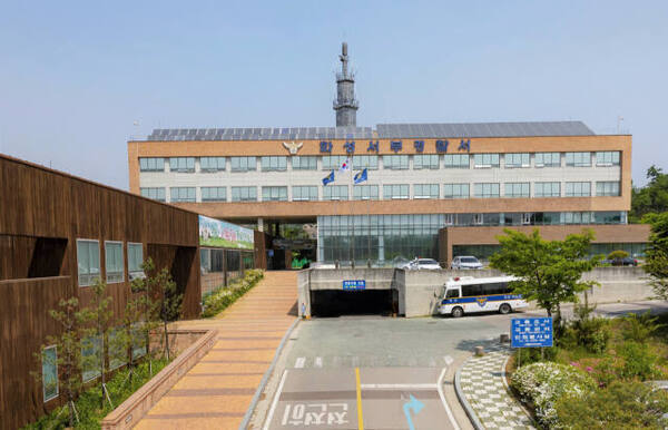 외국인 노동자에게 모의 총기 겨눈 한국인, 유튜브 보고 만들었다니 충격