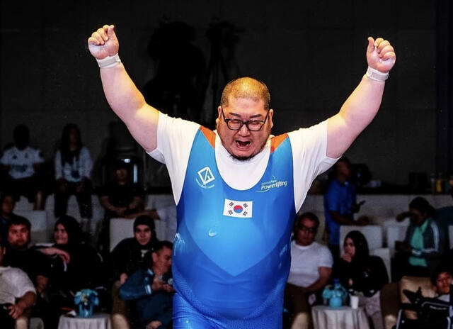 장애인역도 선수 전나라수가 지난 2일부터 12일까지 태국 방콕에서 열린 ‘2026 방콕 아시아-오세아니아 오픈선수권대회’ 남자 +107kg급(무제한급)에 출전, 최종 3위를 기록했다. 인천시장애인체육회 제공
