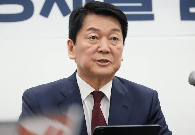 안철수 "이광재는 직업이 전략공천자냐"며 돌직구 날림