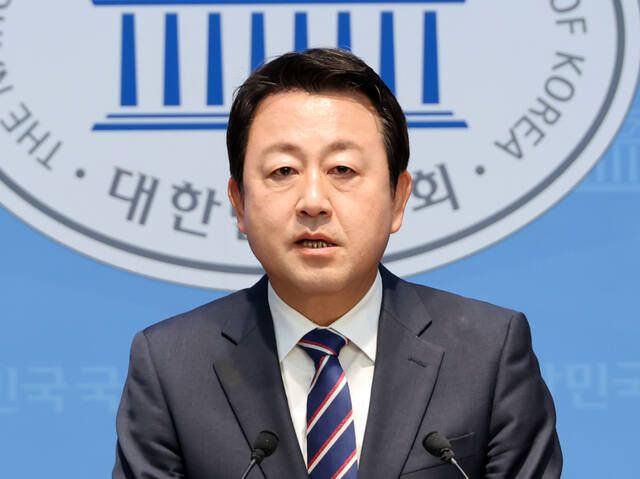평택을 재선거에 출마한 더불어민주당 김용남 후보. 연합뉴스