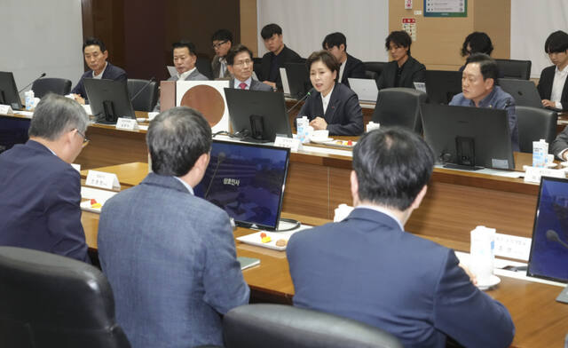 본격적인 공약 발표하는 양당 경기도지사 후보 [포토뉴스]