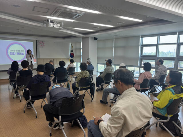 안산 단원보건소, ICT 접목 ‘AI 건강뚝딱교실’ 가동… 어르신 만성질환 정밀 케어