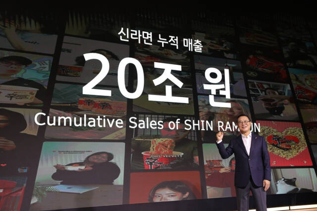 농심 신라면 누적 매출 20조원을 알리는 조용철 농심 대표이사. 농심 제공