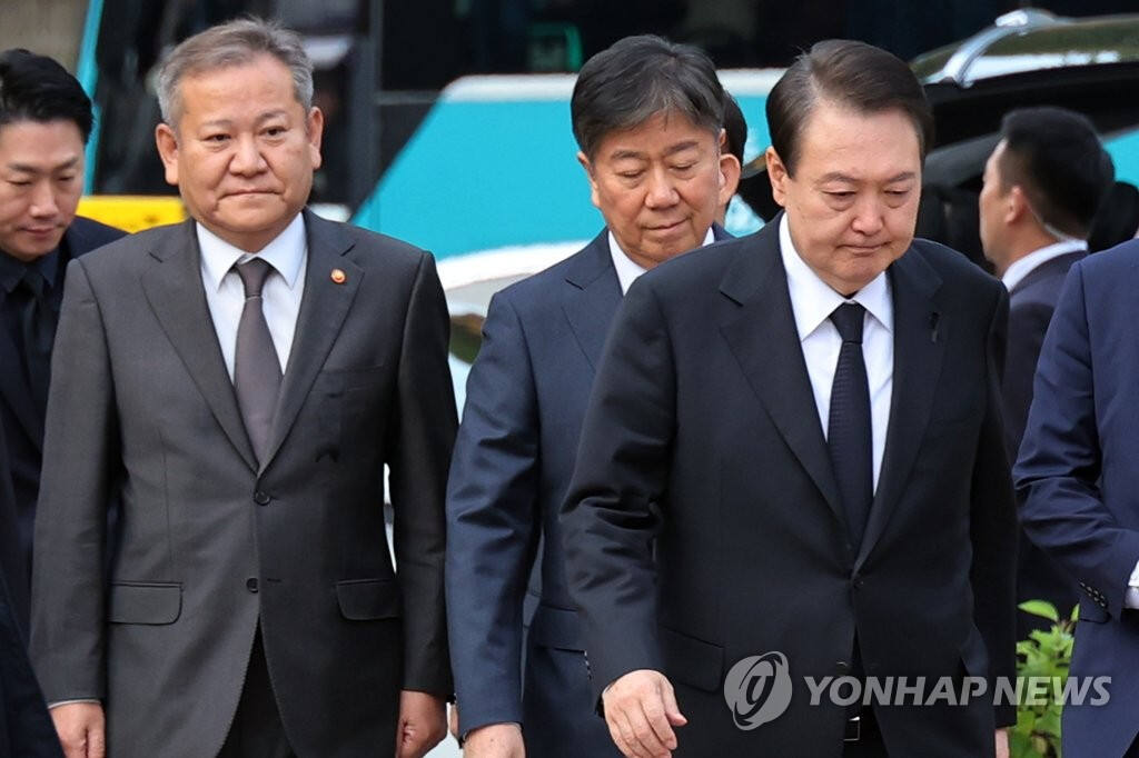 이상민 전 행안부 장관(왼쪽)과 김대기 전 비서실장. 연합뉴스