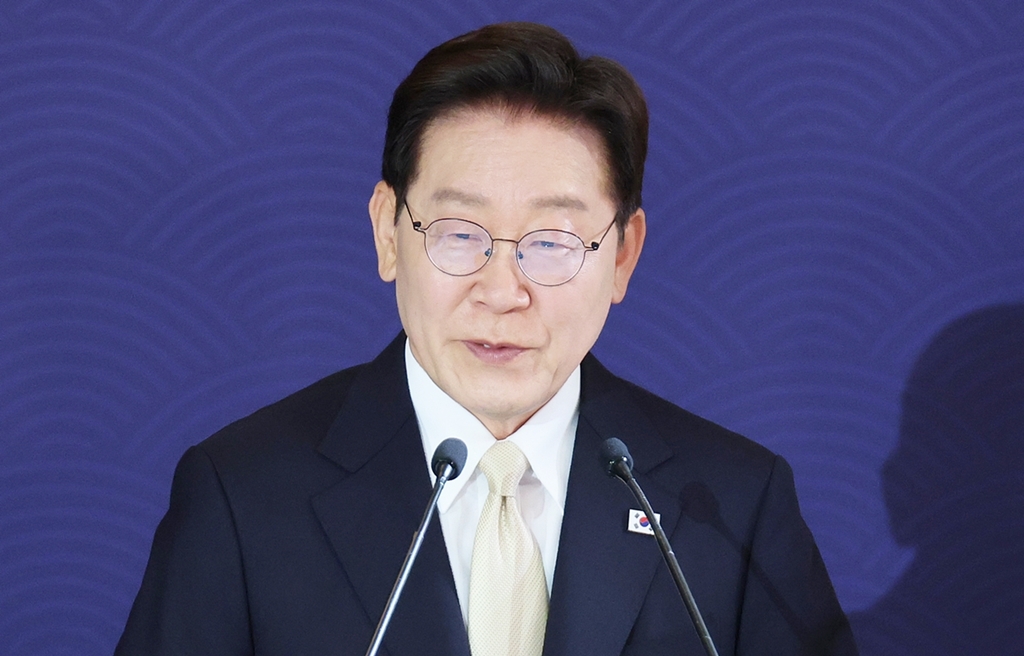 이재명 대통령의 격노 "제복 입은 시민에 대한 모욕, 선 넘었다"