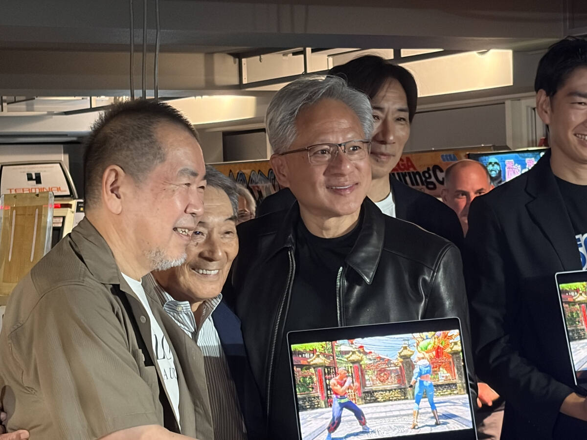 젠슨 황 CEO, SK하이닉스의 성공적인 나스닥 상장에 엄지 척 극찬