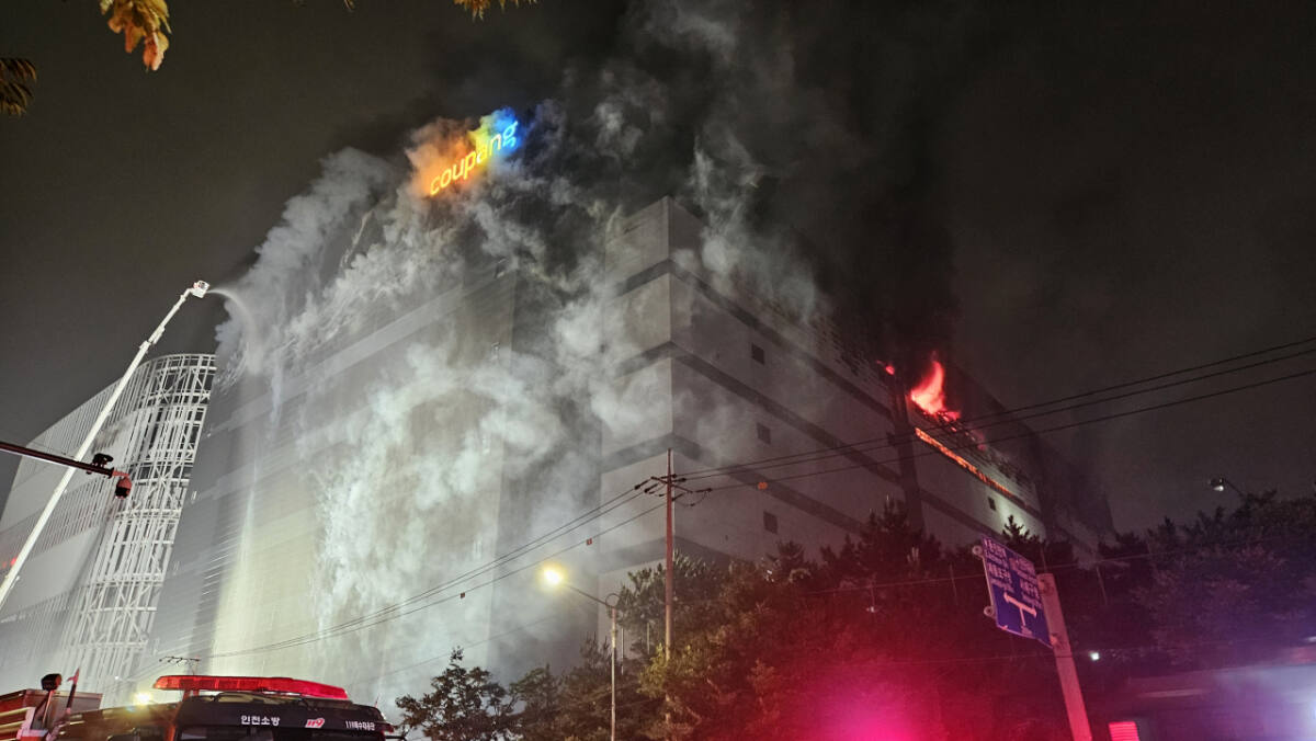 인천 물류센터 화재 16시간째 폭발음과 함께 확산, 인근 주민 공포
