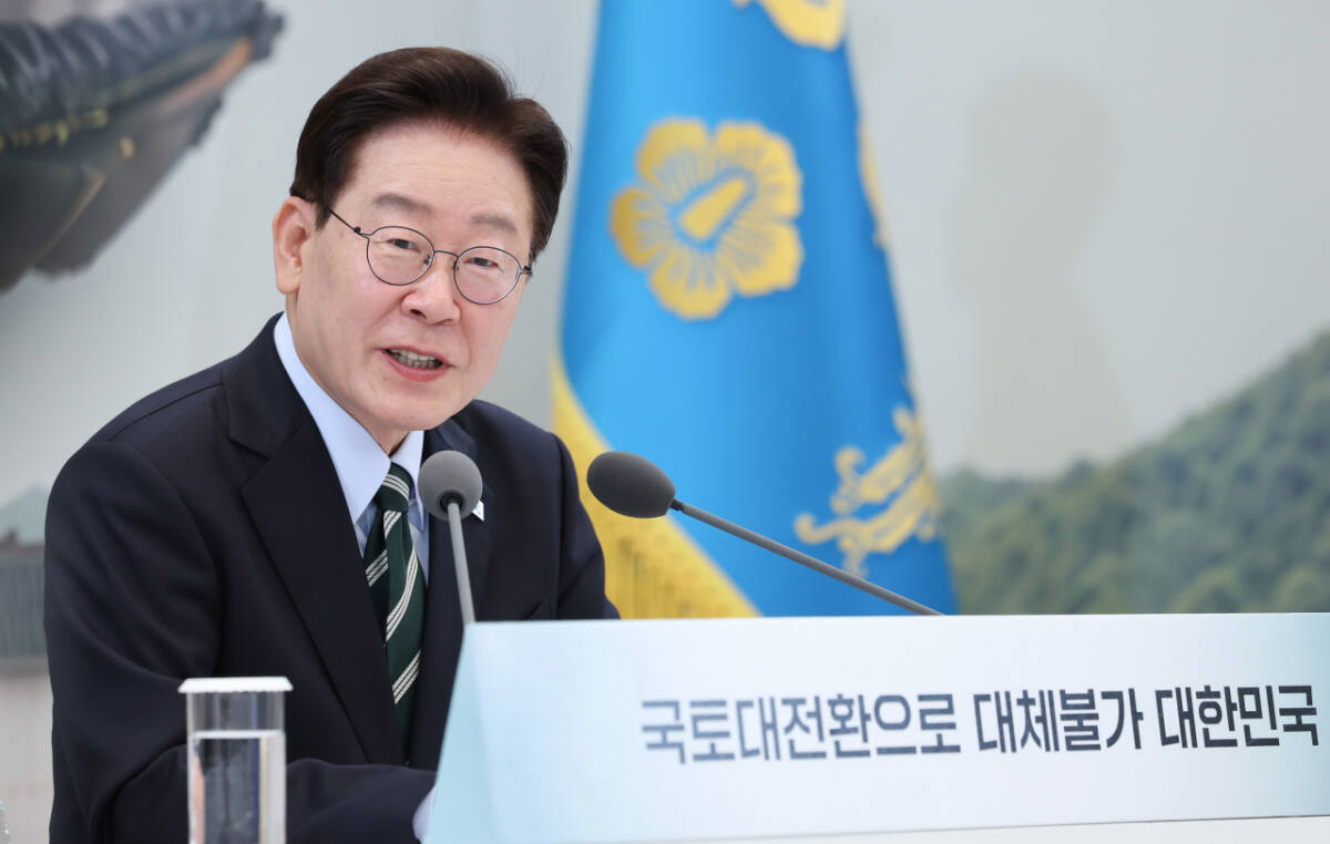이재명 대통령 지지율 2주 연속 하락해 40%대 중반 턱걸이