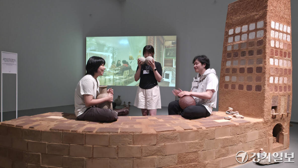 사라진 길 위, 마주한 26개의 '청춘'...경기도미술관 20주년전 '우리... - 뉴스 썸네일 이미지