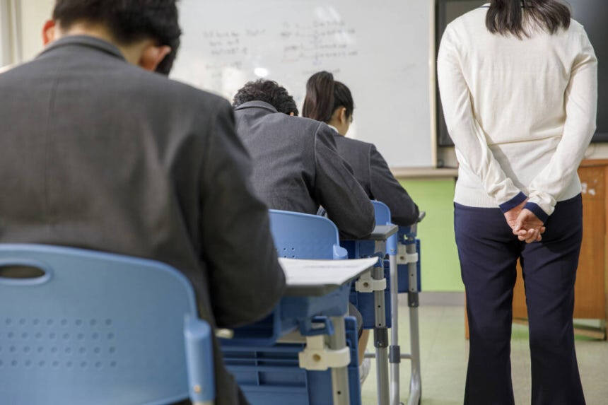 성희롱 학생 피해 교사가 결국 병가... 허점 투성이 '1과목 1교사' 제도