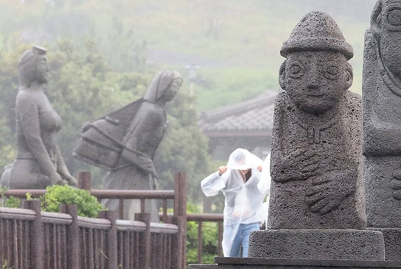 제30호 태풍 ‘참피’ 세력 키워 제주 북상…예상치 못한 가을 태풍