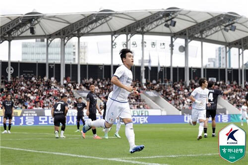 K리그2 수원, 성남 꺾고 구단 신기록 7연승…1부 복귀 성큼
